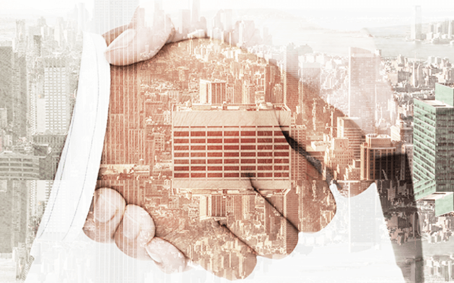 Inmobiliarios adscritos. Dos manos estrechándose Inmobiliarios adscritos. Dos manos estrechándose