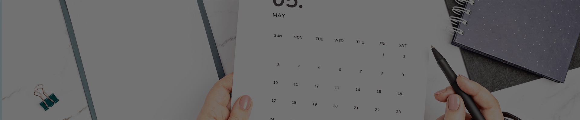 Un Calendario, un bolígrafo y un documento
