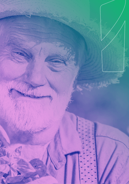 Hombre de edad adulta sonriendo Hombre de edad adulta sonriendo