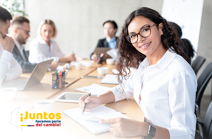 CISA nueva estructura organizacional. Varias personas alrededor de mes CISA nueva estructura organizacional. Varias personas alrededor de mes